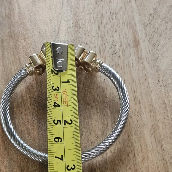 Elegant Gold and Silver Women's Bracelet - Picture 6 of 9